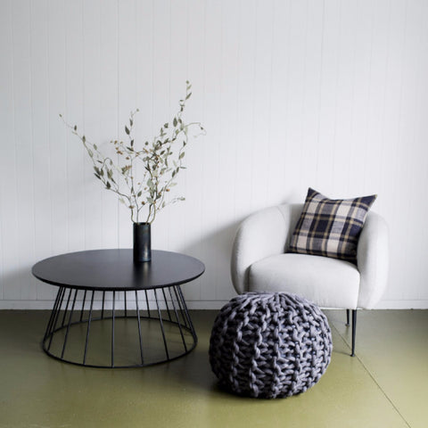 Make a beautiful chunky yarn ottoman for your home