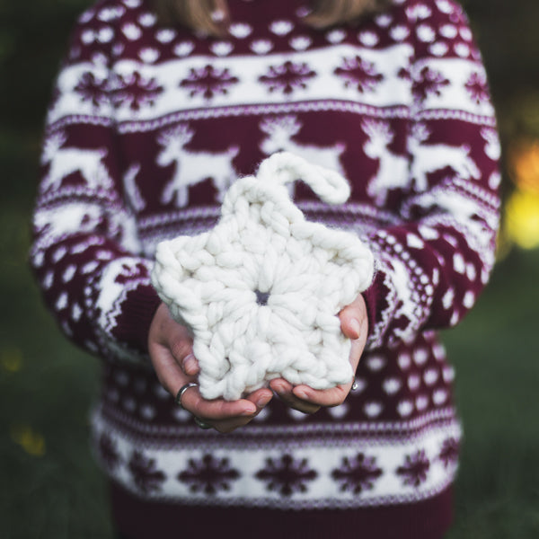 Create this chunky hanging festive xmas star using our chunky wool merino bumps of Plump & Co Mini 2 ply yarn, with Giant crochet hook from Plump & Co. In New Zealand and Australia. With chunky wool merino knits and layers of textures for your home inspiration.